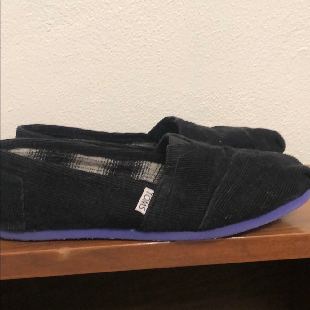 Size 9 TOMS black corduroy with blue sole